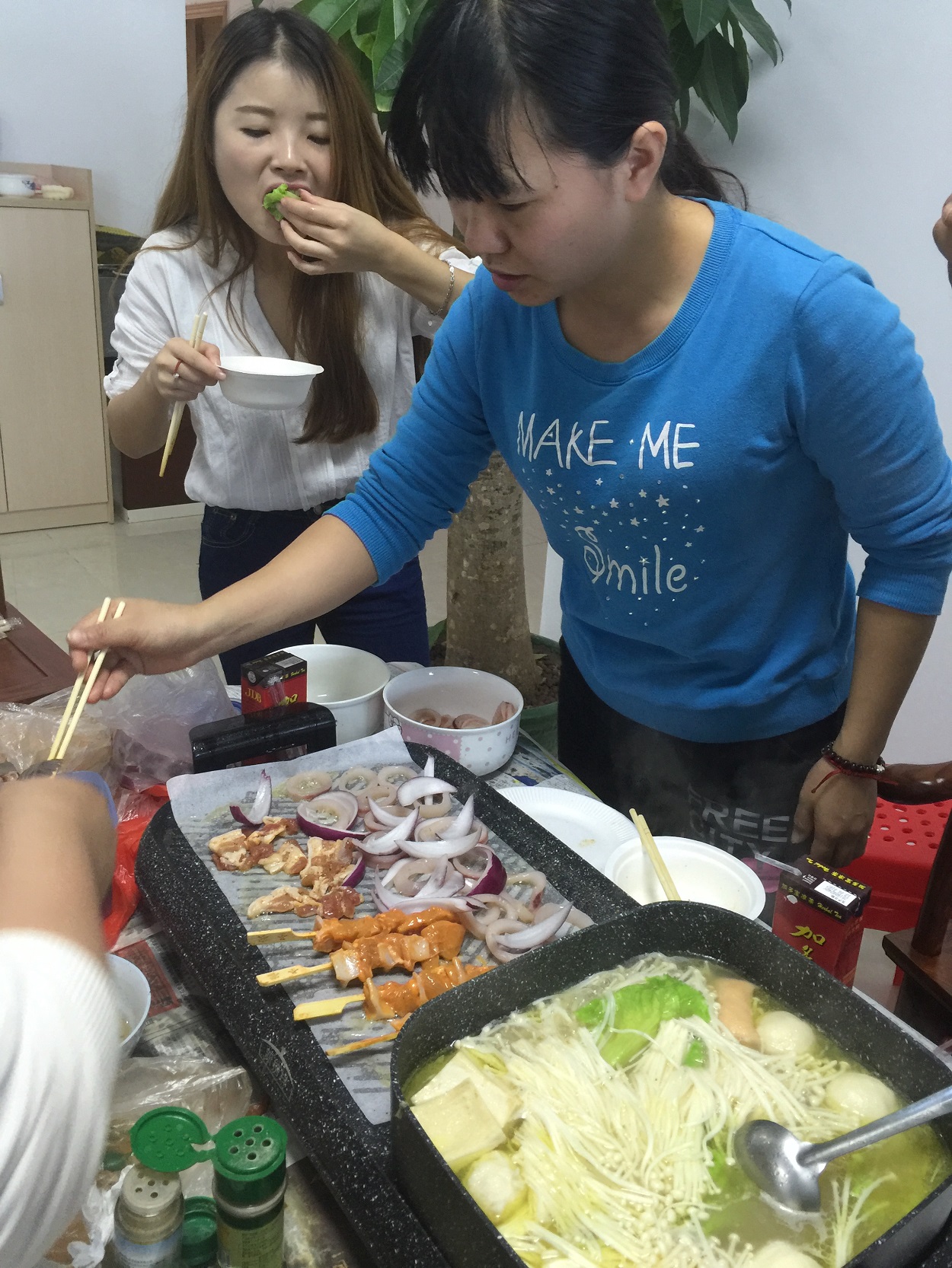 時運(yùn)電子員工自助燒烤大餐，生活多姿多彩
